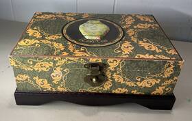 Hx6.5 Boston Tea Company 071118113227 Chest/caddy/box Brass Lock Felt Compartments 9.5 Inch Lx4 W Hx6.5 Boston Tea Company 071118113227 Chest/caddy/box Brass Lock Felt Compartments 9.5 Inch Lx4 W