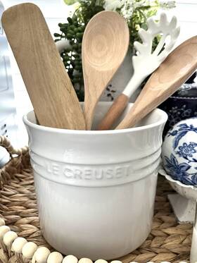 Le Creuset 843251100309 Inch White 2.75 Quart Large Utensil Crock Stoneware Nwt 6 Tall 2.3 L