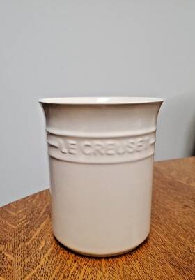 Le Creuset 843251146222 New Stoneware Utensil Crock 1.1 L Or 1 1/8 Quart Meringue