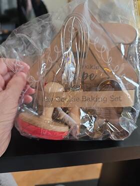 41500311g Mud Pie Home Gingerbread Cookie Baking Set - Press Cutter Whisk Recipe Sealed 41500311g Mud Pie Home Gingerbread Cookie Baking Set - Press Cutter Whisk Recipe Sealed