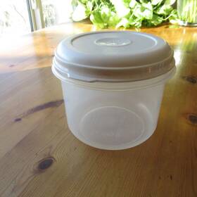 0022 Rubbermaid Servinft Saver 6 Cup Storage Container # 8 Round Almond Lid 0022 Rubbermaid Servinft Saver 6 Cup Storage Container # 8 Round Almond Lid