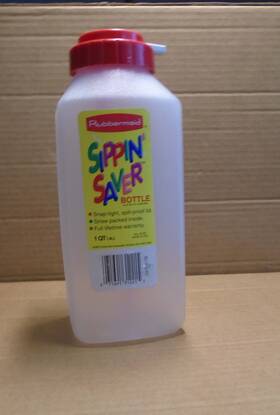 Rubbermaid 071691312215 Sippin Saver 1 Quart 32 Ounce Drink Container With Red Lid New O3