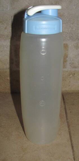 7f86 Rubbermaid 32 Oz. Vintage Drink Container Bottle With Blue Flip Top Lid 3