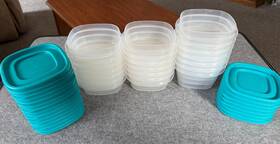 7j56 Rubbermaid Easy Find Containers 1.25 Cup And 2 Teal Lid Clear- Lot Of 21