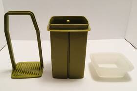 1331-1 Tupperware Vintage Pickle Holder Hot Pepper Olive Keeper Green 3-piece 1331-1 Tupperware Vintage Pickle Holder Hot Pepper Olive Keeper Green 3-piece
