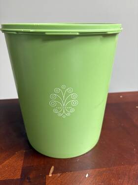 1339-3 Tupperware Vtg Large Servalier Canister Apple Green With Lid Dishwasher Safe 13393