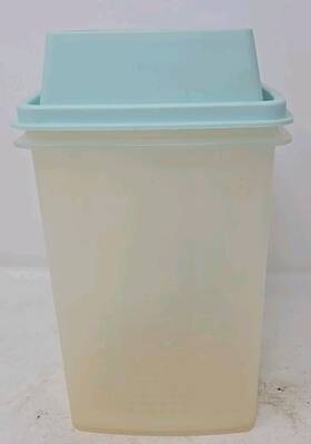 1560-2 Tupperware Vtg Large Sheer Pickle Olive Keeper #1560-2 With 1560-2 Tupperware Vtg Large Sheer Pickle Olive Keeper #1560-2 With