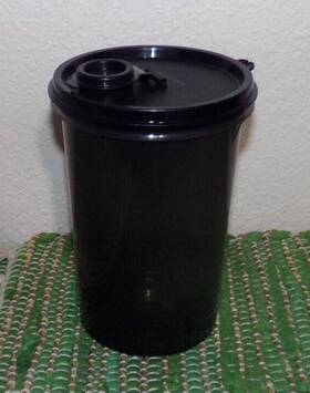 321-16 Tupperware 32 Oz Pitcher Handolier Tumbler Black Flip Top Spout Lid #321 16 321-16 Tupperware 32 Oz Pitcher Handolier Tumbler Black Flip Top Spout Lid #321 16