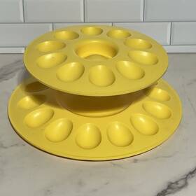 3985a-1 Tupperware Vtg Deviled Egg Tray Yellow 2 Levels Round Holds 24