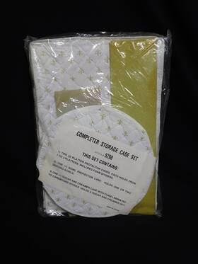 5298 Unmarked New Dinnerware Storage 4 Piece Set Quilted Plastic White With Gold Fleur De Lis