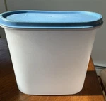 Tupperware Food Keeper Clear W/blue Lid 816-20, 817-11 Read. Fixed Price $9.00.