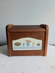 Vintage Hallmark Wooden Recipe Card Box Country Kitchen Wall Holder 1986. Fixed Price $22.00.