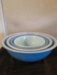 Rare Pyrex Moody Blues Mixing Bowls Set Of 4 Clear Bottom 326, 325, 323, 322. Fixed Price $45.00.