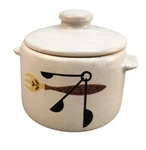 West Bend Usa Ceramic Crock Been Pot Kitchen Storage Jar With Lid Retro. Fixed Price $24.64.