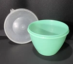 Vintage Tupperware Crisp Bowl 679-7 And Lid 680-7 Jadeite. Fixed Price $10.00.