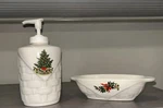 Pfaltzgraff Christmas Heritage Kitchen Bathroom Set Soap Holder & Bowl Vtg Nice. Fixed Price $12.90.