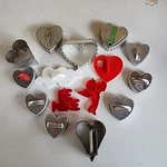 15 Vtg Hearts, Valentine Aluminum, Metal, Plastic Cookie & Biscuit Cutters. Fixed Price $35.00.