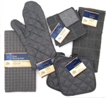 Kitchen Set With 2 Quilted Pot Holders, Oven Mitt, Dish Towel, Dry.... Fixed Price $27.81.