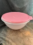 Vintage Usa Made Tupperware Wonderlier Clear Bowl 237-6 W/ Pink Lid 2515B-1. Fixed Price $17.95.
