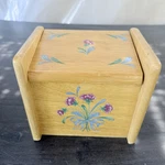 Lenox Poppies On Blue Floral Wood Recipe Box. Fixed Price $38.00.