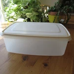 Rubbermaid 33 Cup Servin Saver Xl #8 Food Storage Container Almond Lid 0008. Fixed Price $19.99.