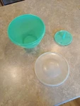 Vintage Tupperware Green Crisp Bowl 679-7 And Lid 680-10 Jadeite. Fixed Price $14.99.