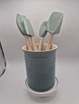 Le Creuset Silicone Craft Series Utensil With Stoneware Crock, 5 Pc Sea Salt. Fixed Price $52.76.