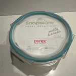 Snapware 4-CUP Total Solution Round Food Storage Glass Containers With Lids. Fixed Price $27.99.