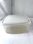Vtg Rubbermaid Servin Saver Large Storage Container 19 Cups #4 Square Almond Fs. Fixed Price $28.99.