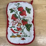 Vintage 1980 Strawberry Shortcake Pot Holder Oven Mitt American Greetings. Fixed Price $10.00.
