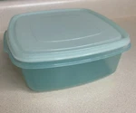 Rubbermaid Servin Saver 10 Cup #3 0014 Square Food Storage Container W/lid Blue. Fixed Price $15.00.