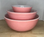 Vtg Solid Pink Pyrex Set Of 3 Nesting Mixing Bowls 401,402,404 Good Color. Fixed Price $160.00.