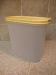 Tupperware Modular Mate Sheer 1613 W/yellow Pour Lid 1/4 Cups Container 1.7L. Fixed Price $9.88.